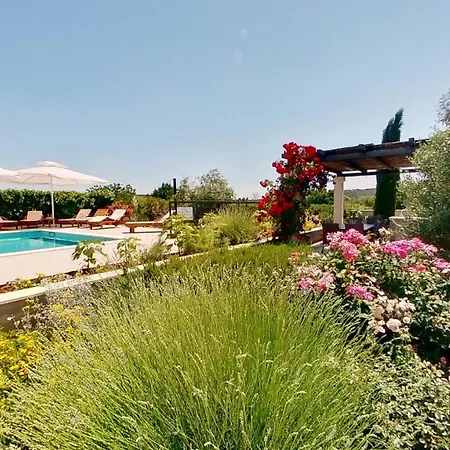 Giove Villa Grohote